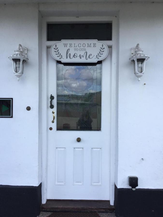 The Station Guest House Galmpton Exteriör bild