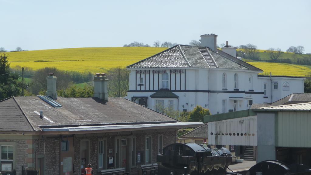 The Station Guest House Galmpton Exteriör bild