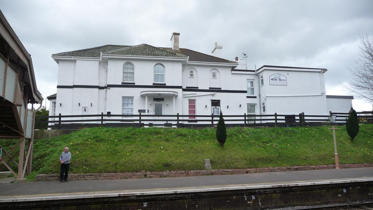 The Station Guest House Galmpton Exteriör bild
